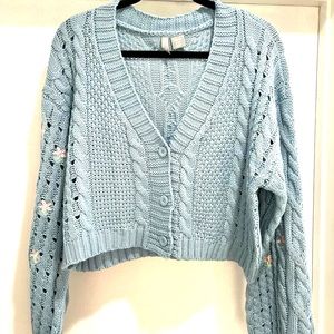 T8- Cozy Cable-knit Cardigan with pink flowers embroidered on sleeves-EUC Sz XL